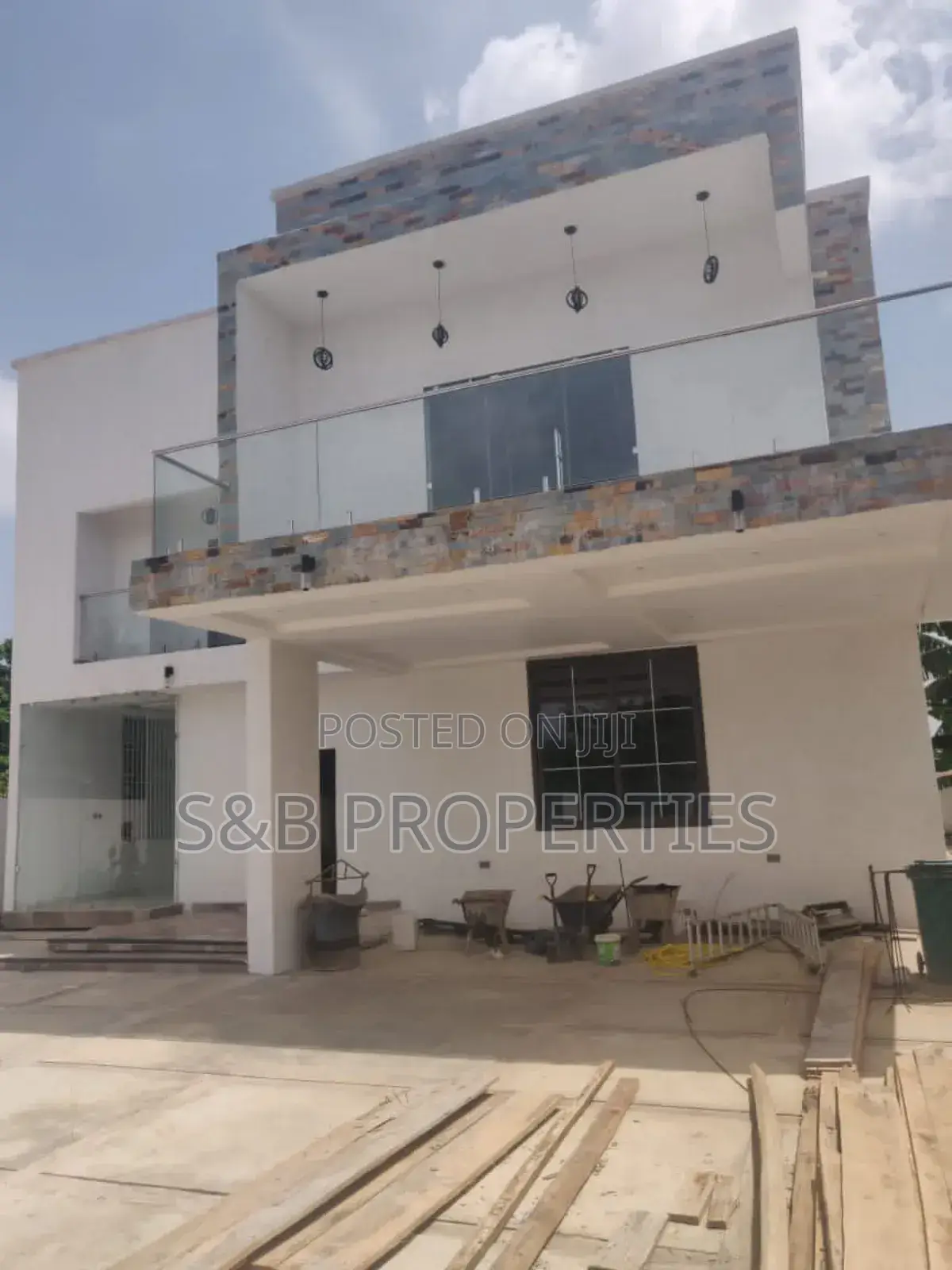 5bdrm House in Ashomang Estate for sale