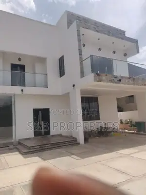 5bdrm House in Ashomang Estate for sale