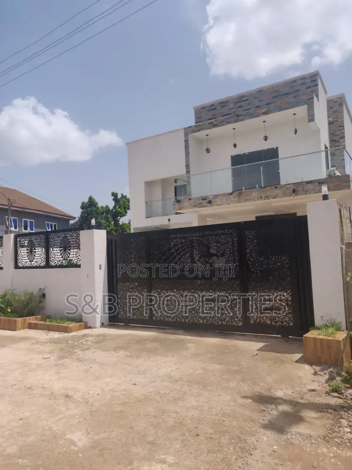 5bdrm House in Ashomang Estate for sale