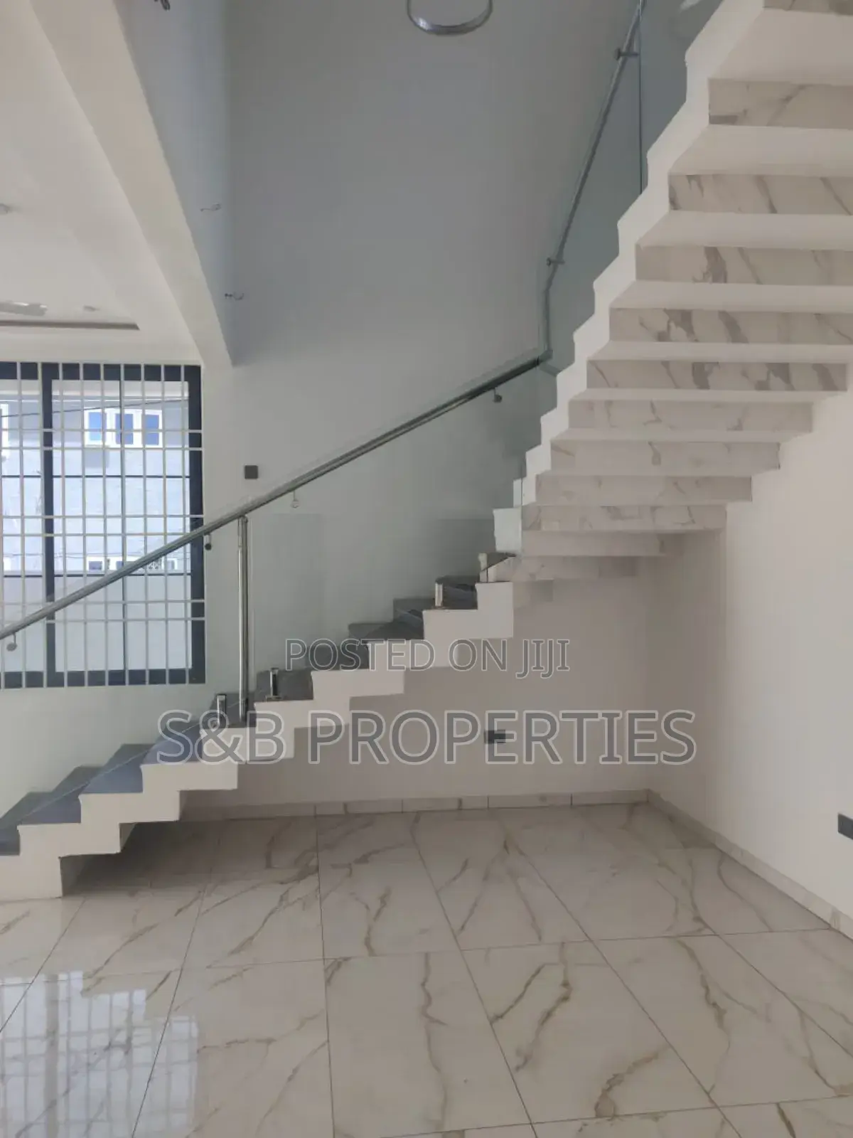 5bdrm House in Ashomang Estate for sale