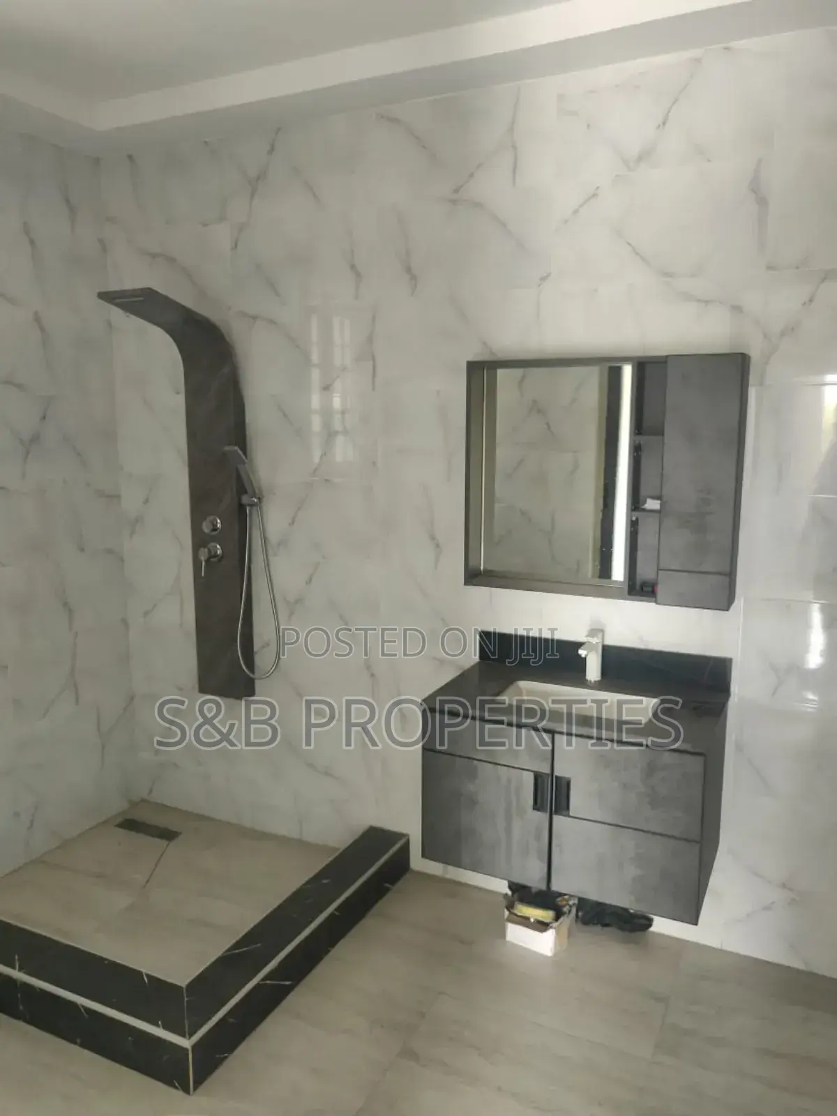 5bdrm House in Ashomang Estate for sale