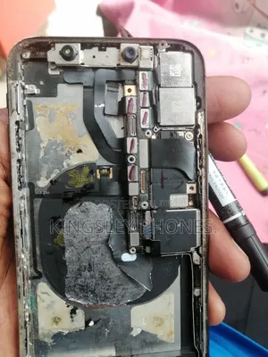 iPhones and Androids Specialists.