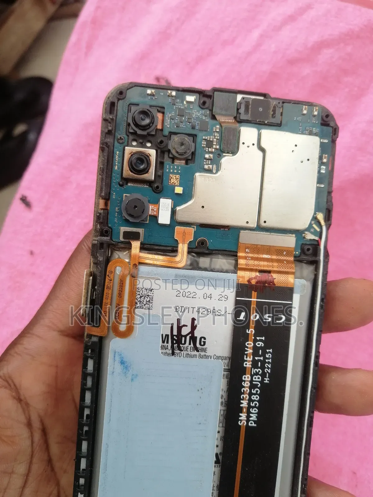 iPhones and Androids Specialists.