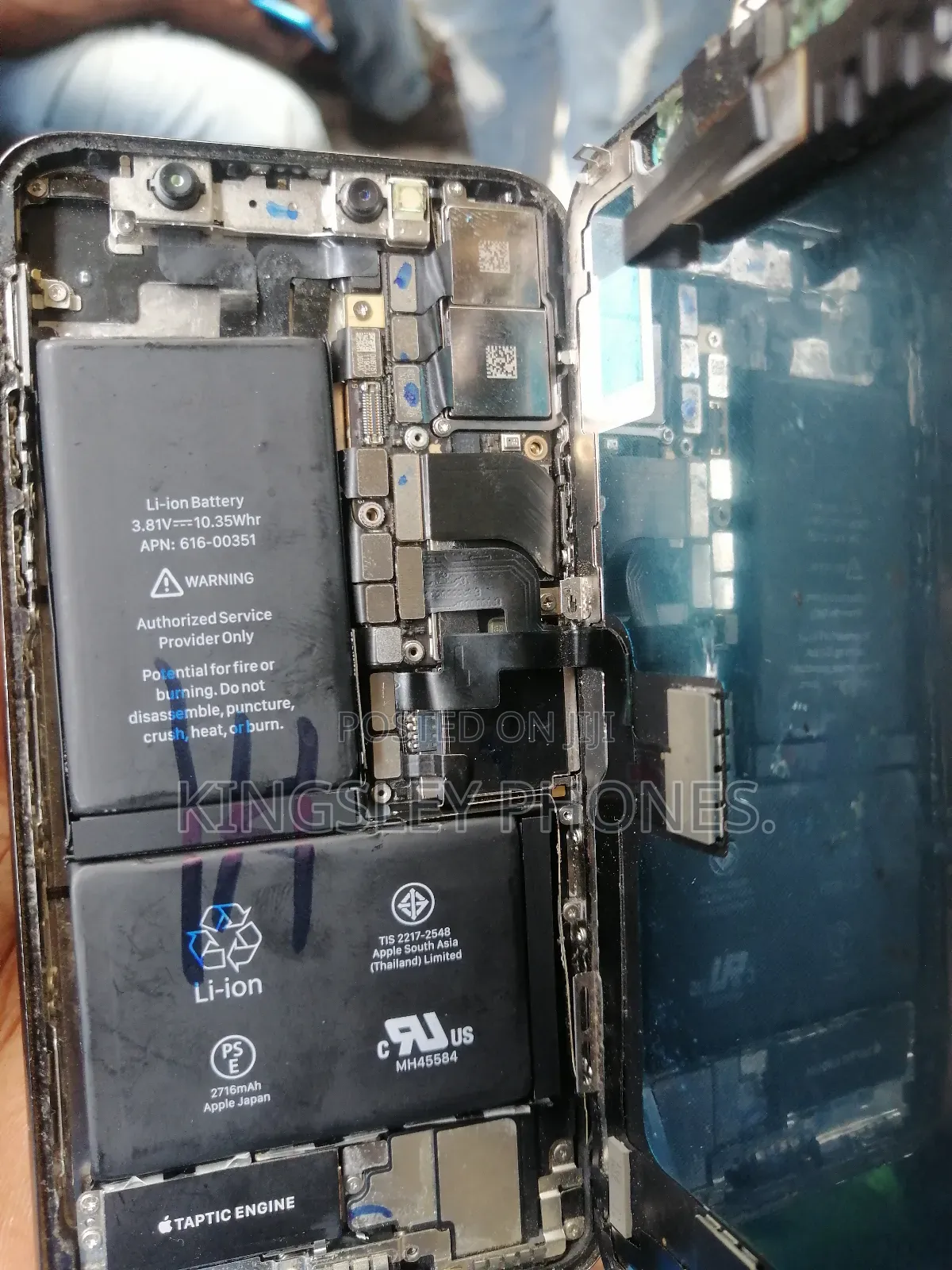 iPhones and Androids Specialists.