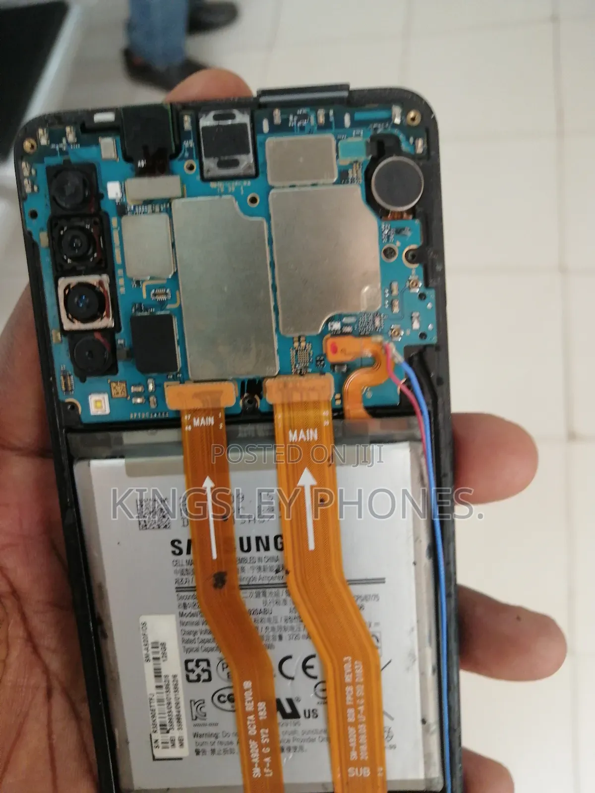 iPhones and Androids Specialists.