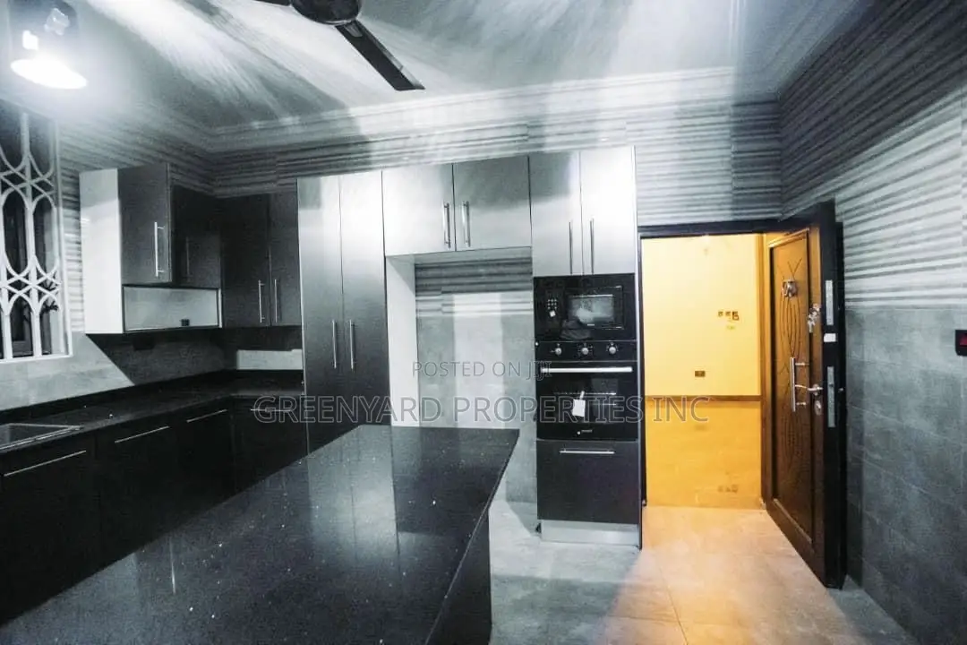 5bdrm House in Ayi Mensah, Oyarifa for sale