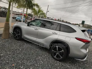 Toyota Highlander XSE 2021 Silver