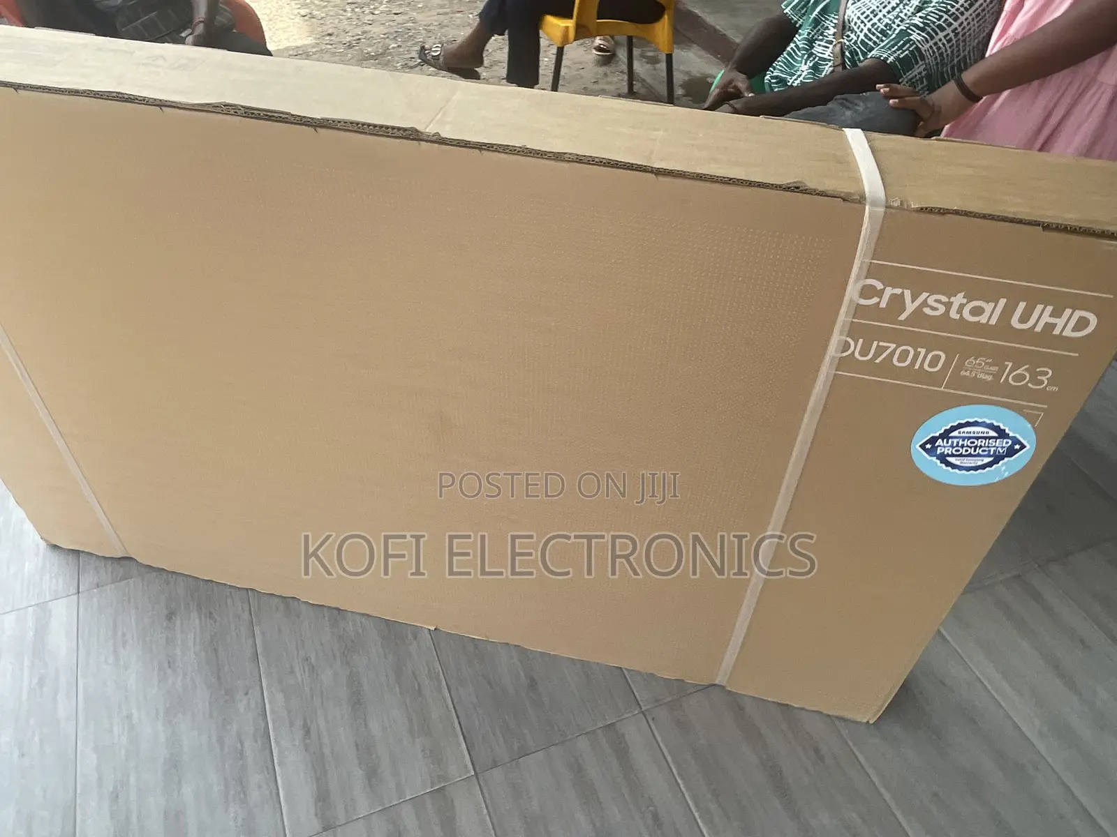 Samsung 65′′ DU7010 Crystal UHD Smart TV (2024)