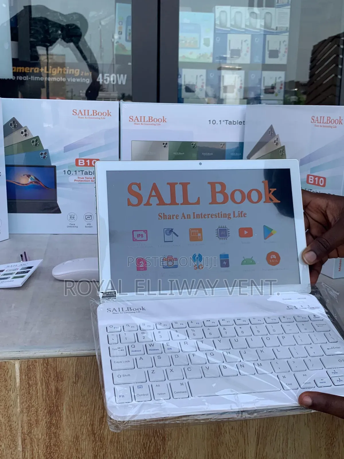 Sail Book S810