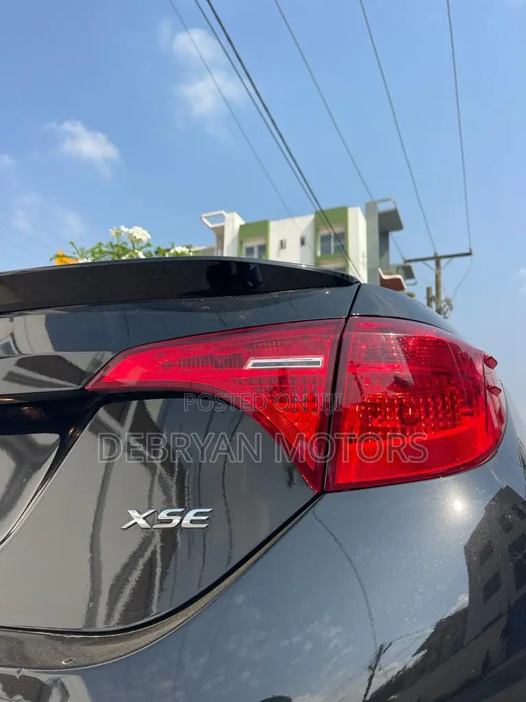 Toyota Corolla XSE (1.8L 4cyl 2A) 2019 Black