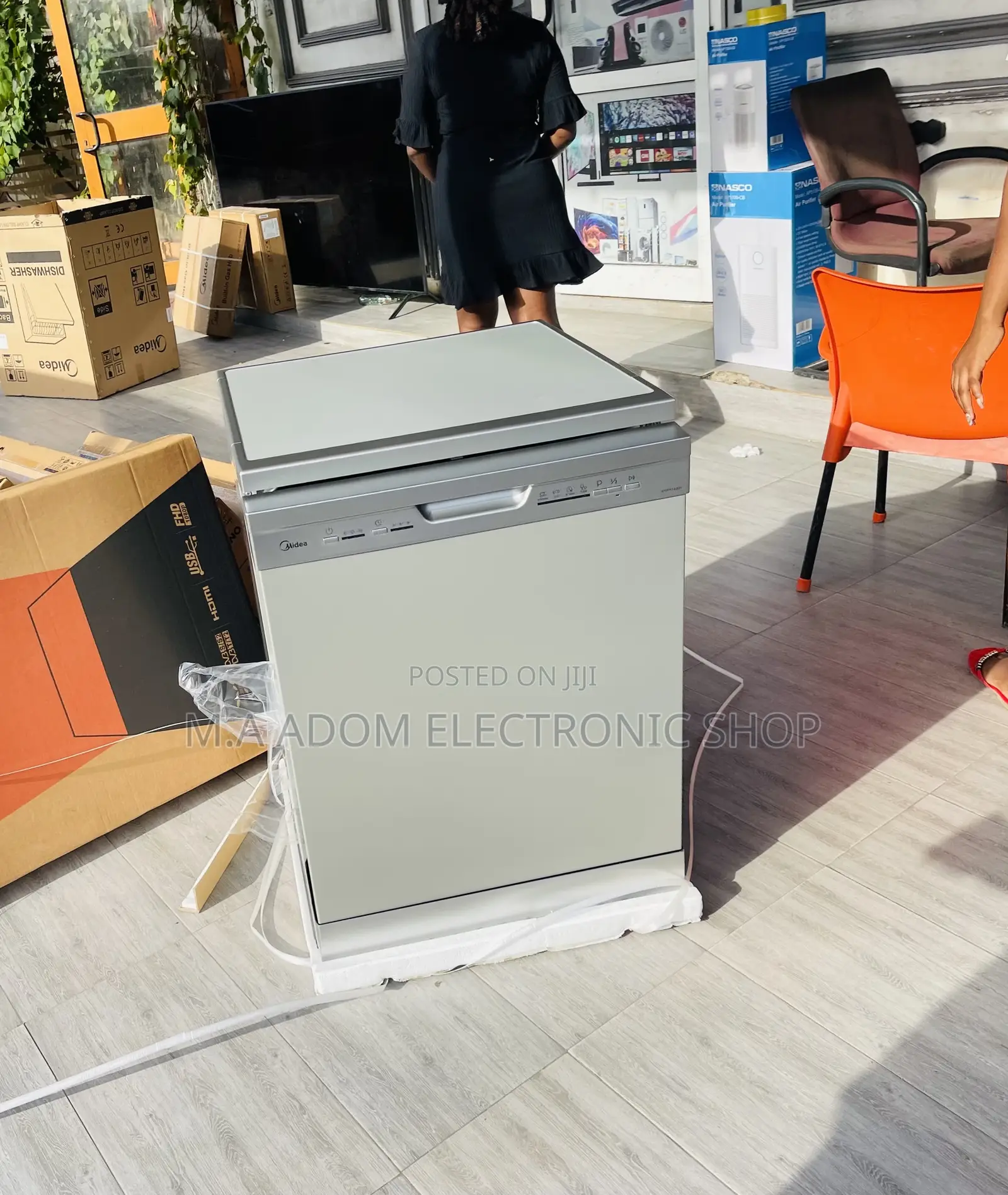 Brand New Midea Built-in Dishwasher.