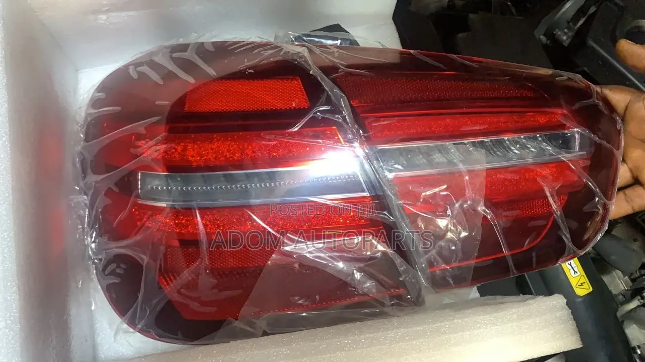 Mercedes Benz GLA250 Spec Taillight