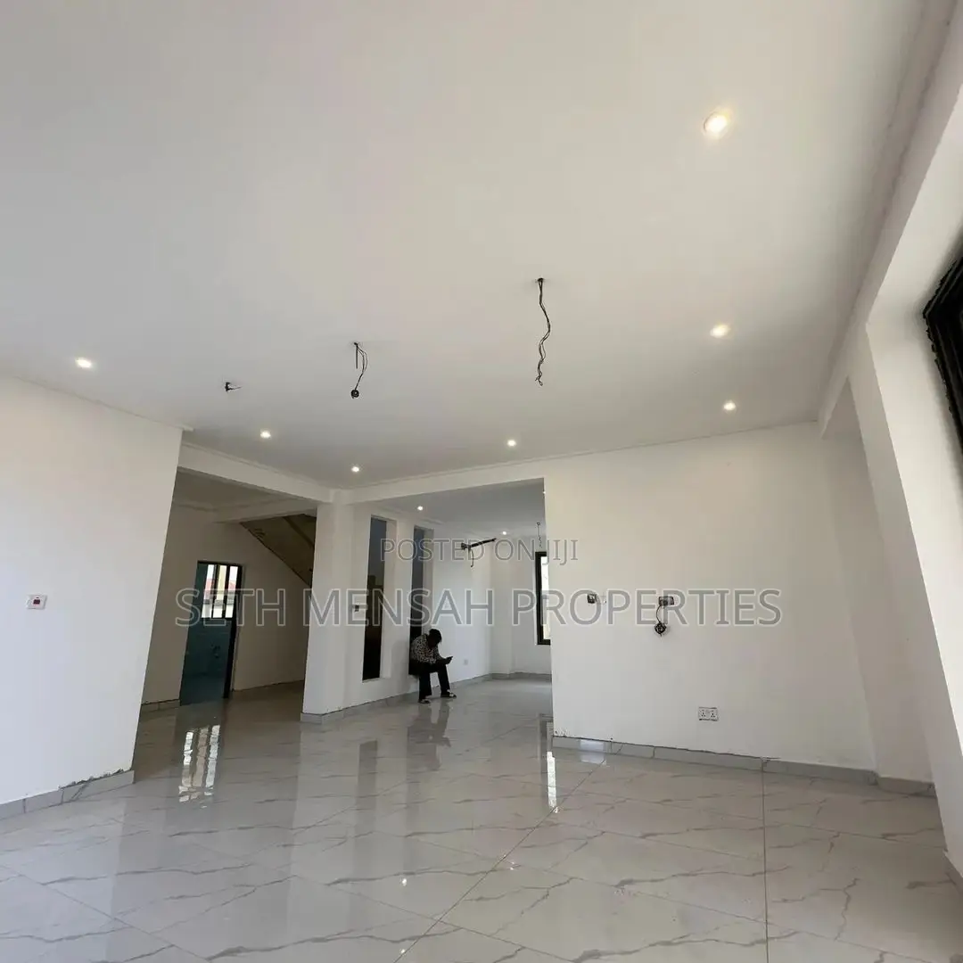 4bdrm House in Skm, Ashaley Botwe for sale
