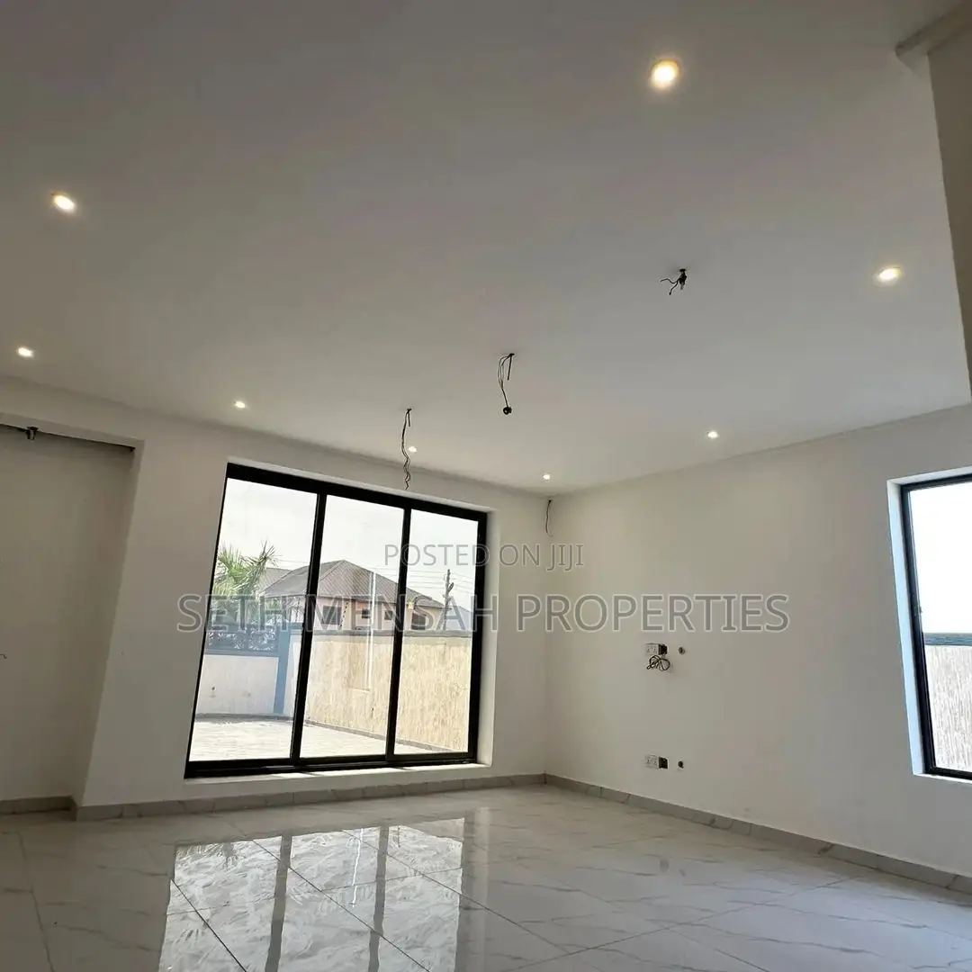 4bdrm House in Skm, Ashaley Botwe for sale