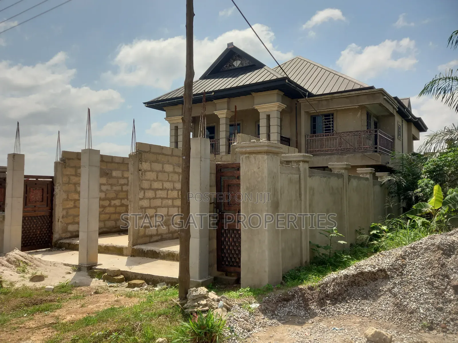 6bdrm House in Saaman, Near Kenyasi, Kumasi Metropolitan for sale