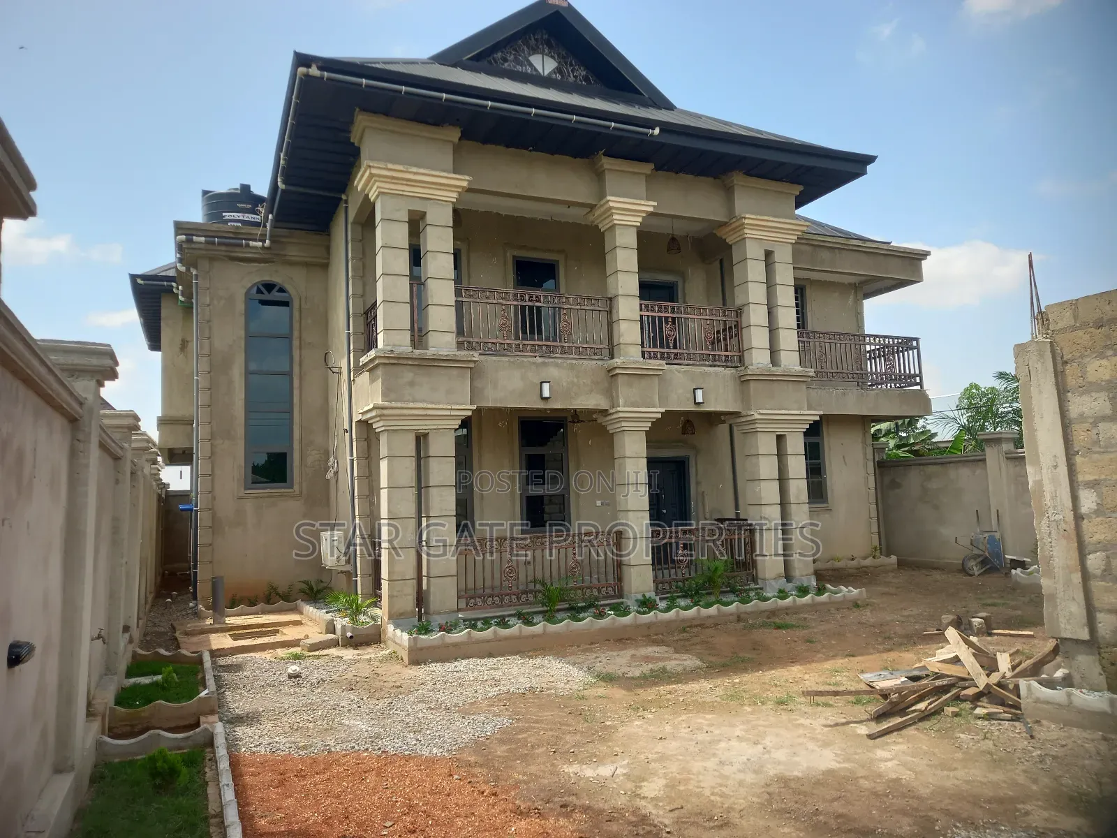 6bdrm House in Saaman, Near Kenyasi, Kumasi Metropolitan for sale