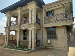 6bdrm House in Saaman, Near Kenyasi, Kumasi Metropolitan for sale