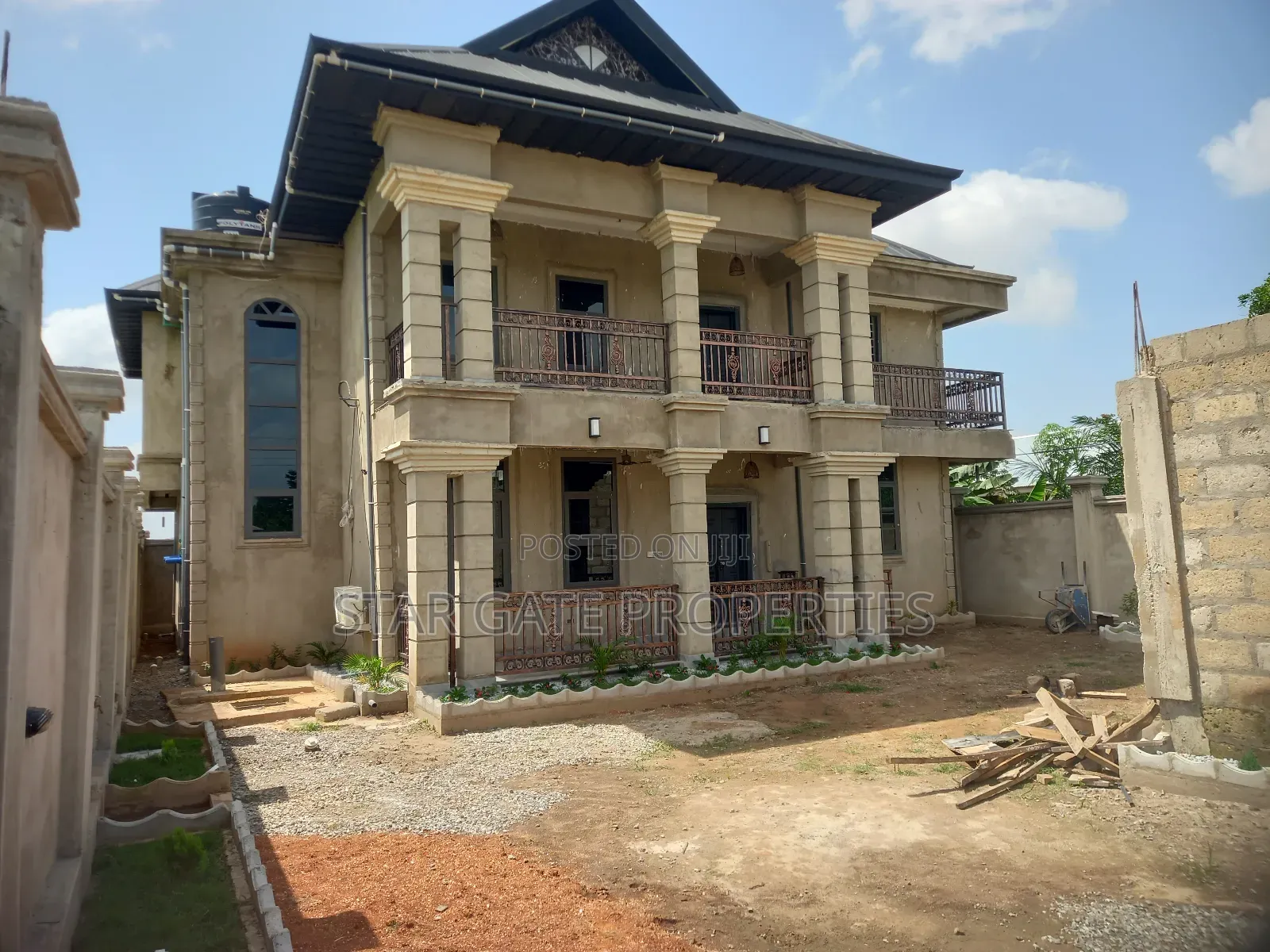6bdrm House in Saaman, Near Kenyasi, Kumasi Metropolitan for sale