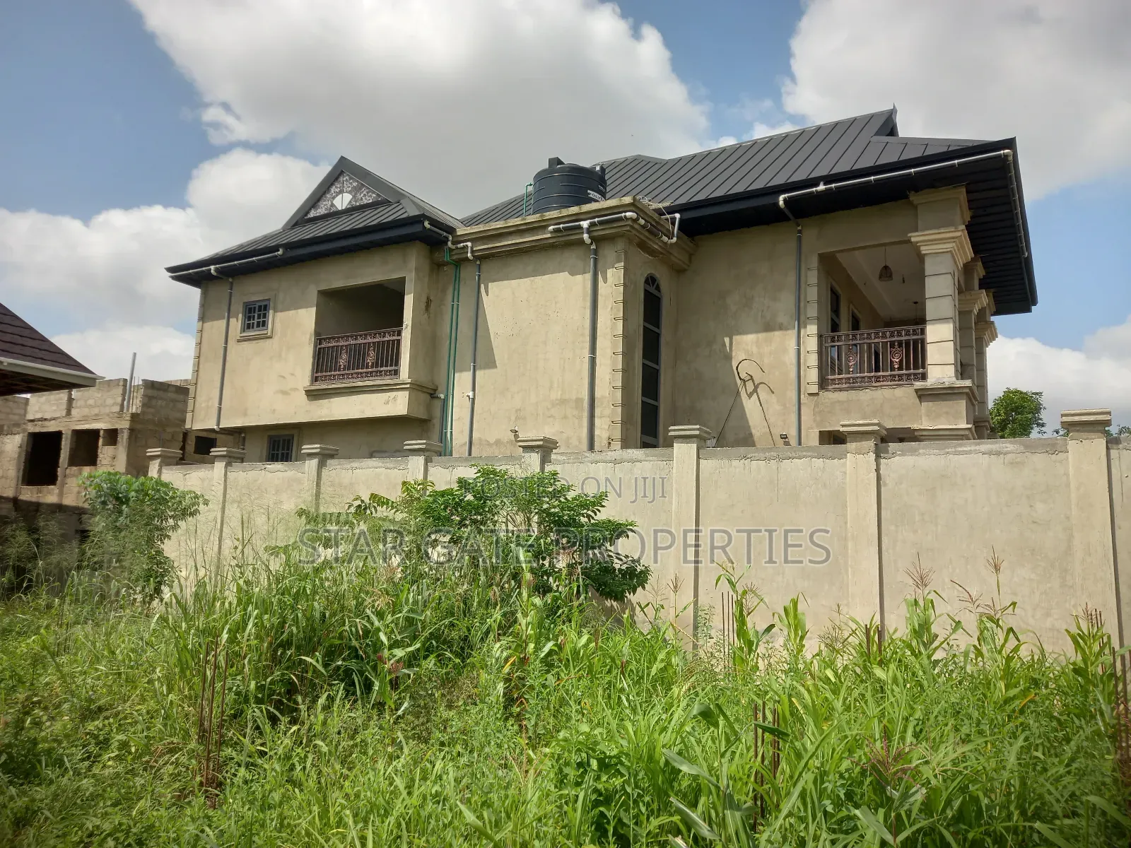 6bdrm House in Saaman, Near Kenyasi, Kumasi Metropolitan for sale