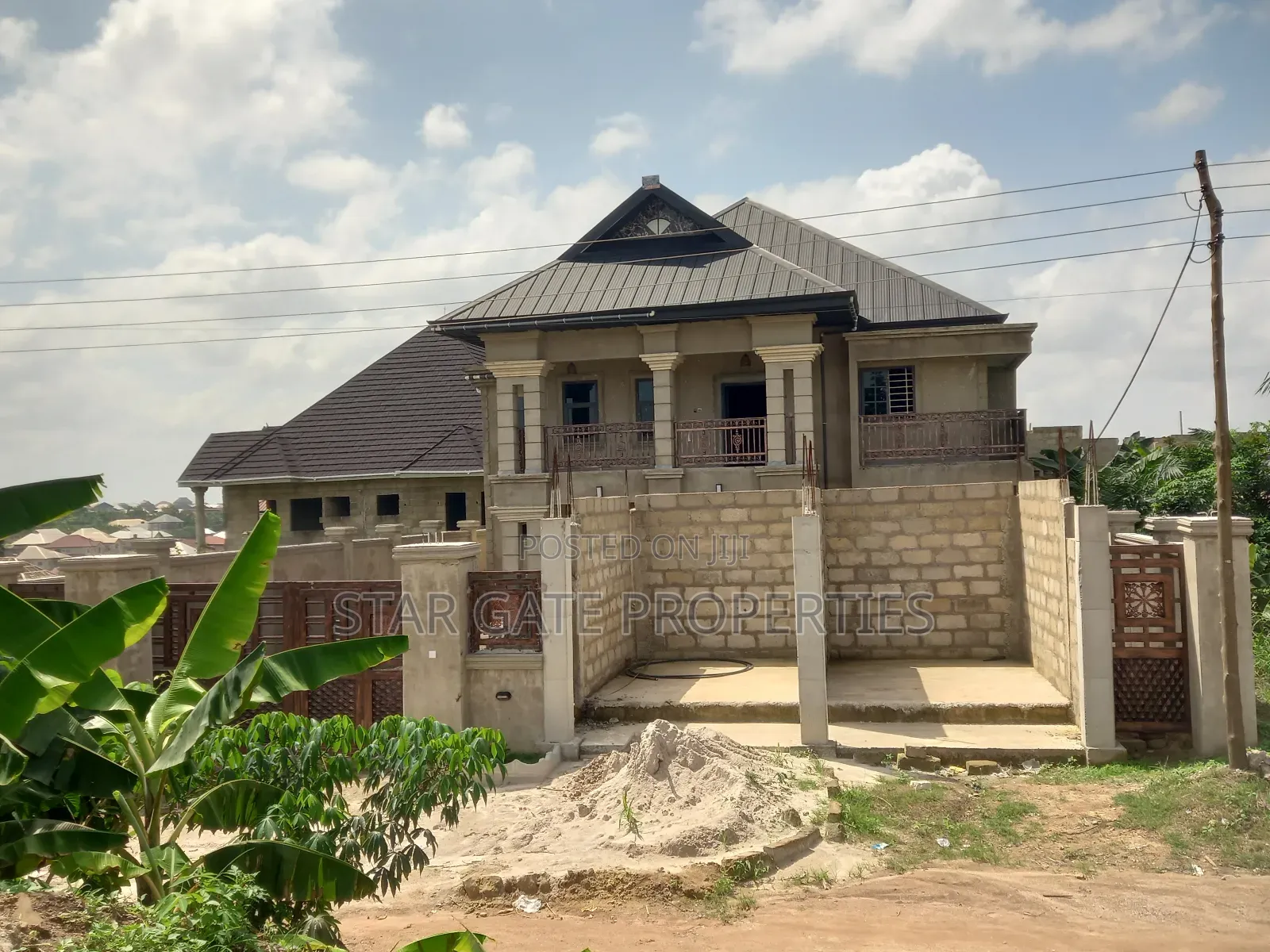 6bdrm House in Saaman, Near Kenyasi, Kumasi Metropolitan for sale