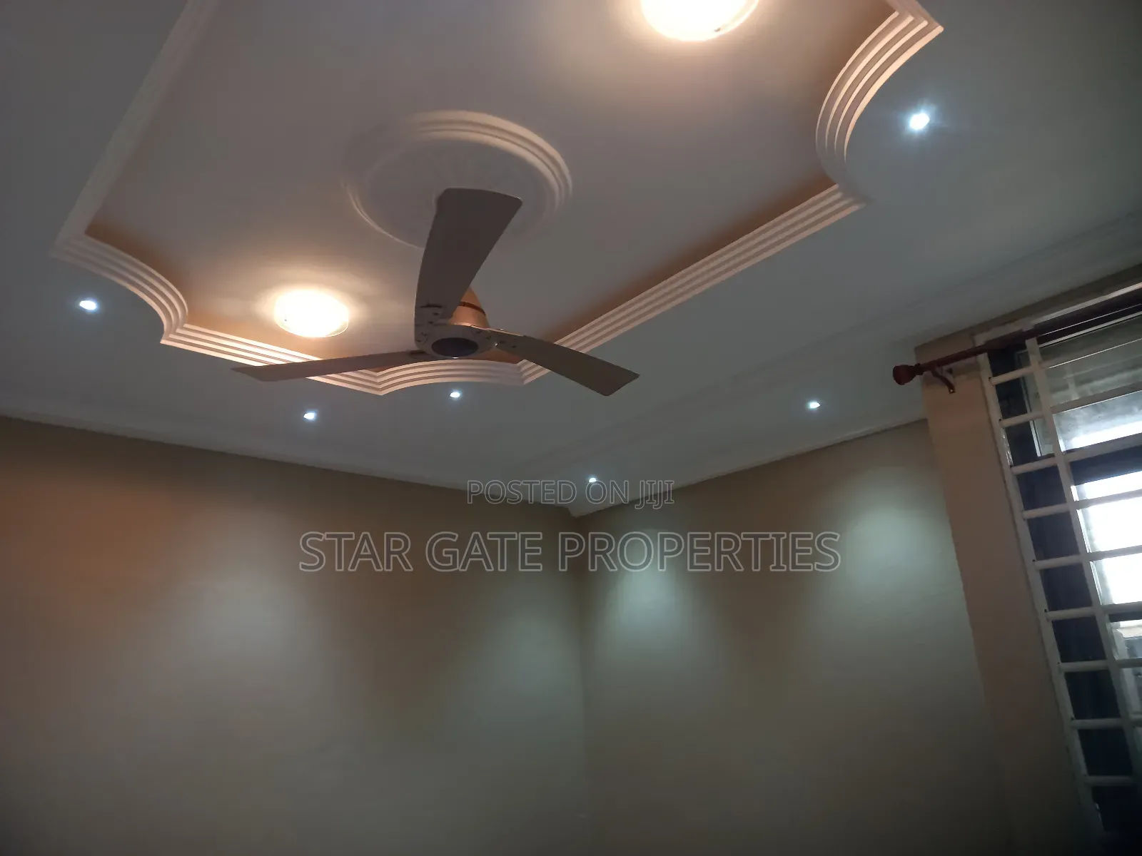 6bdrm House in Saaman, Near Kenyasi, Kumasi Metropolitan for sale