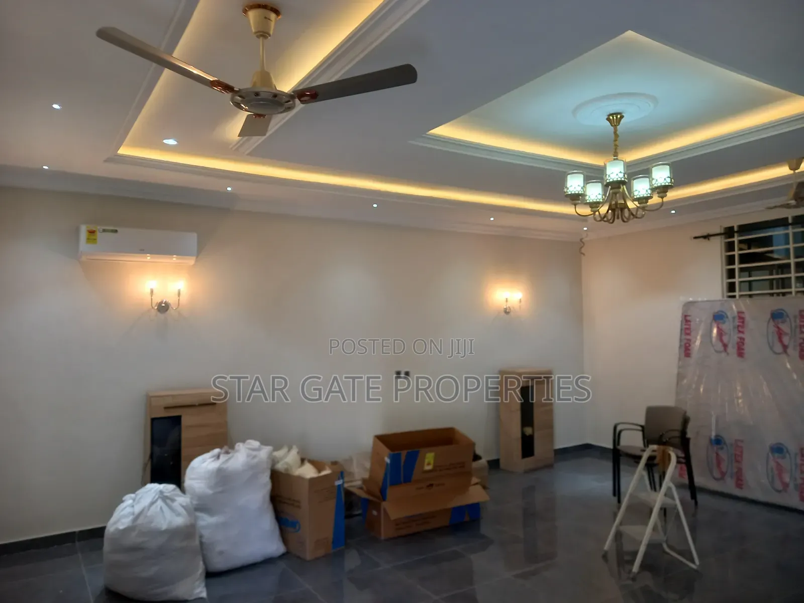 6bdrm House in Saaman, Near Kenyasi, Kumasi Metropolitan for sale