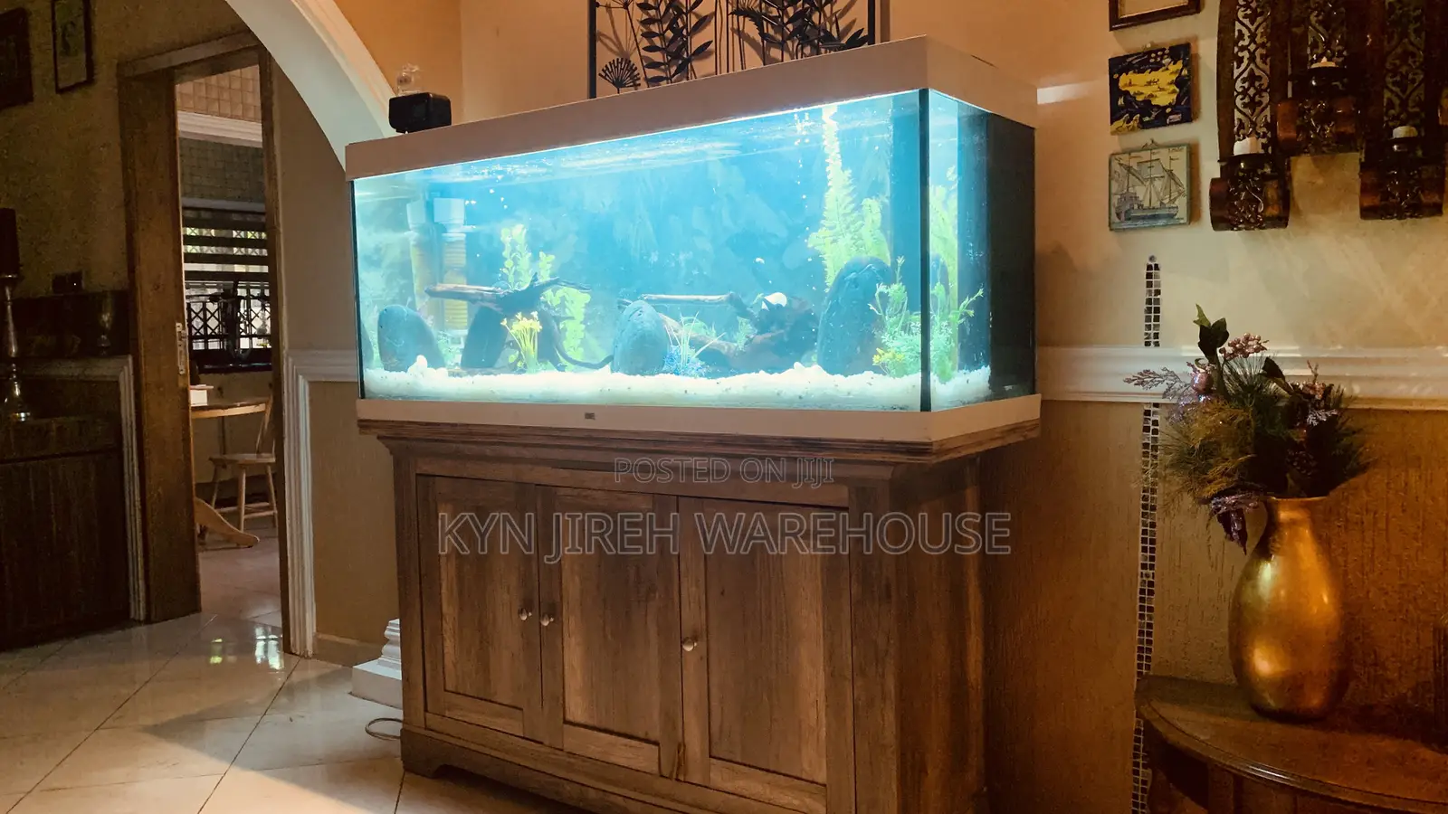 Aqua Man Aquarium With 15 Fishes