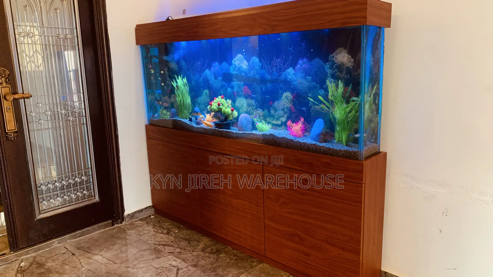 Brown Aquarium With 15 Fishes