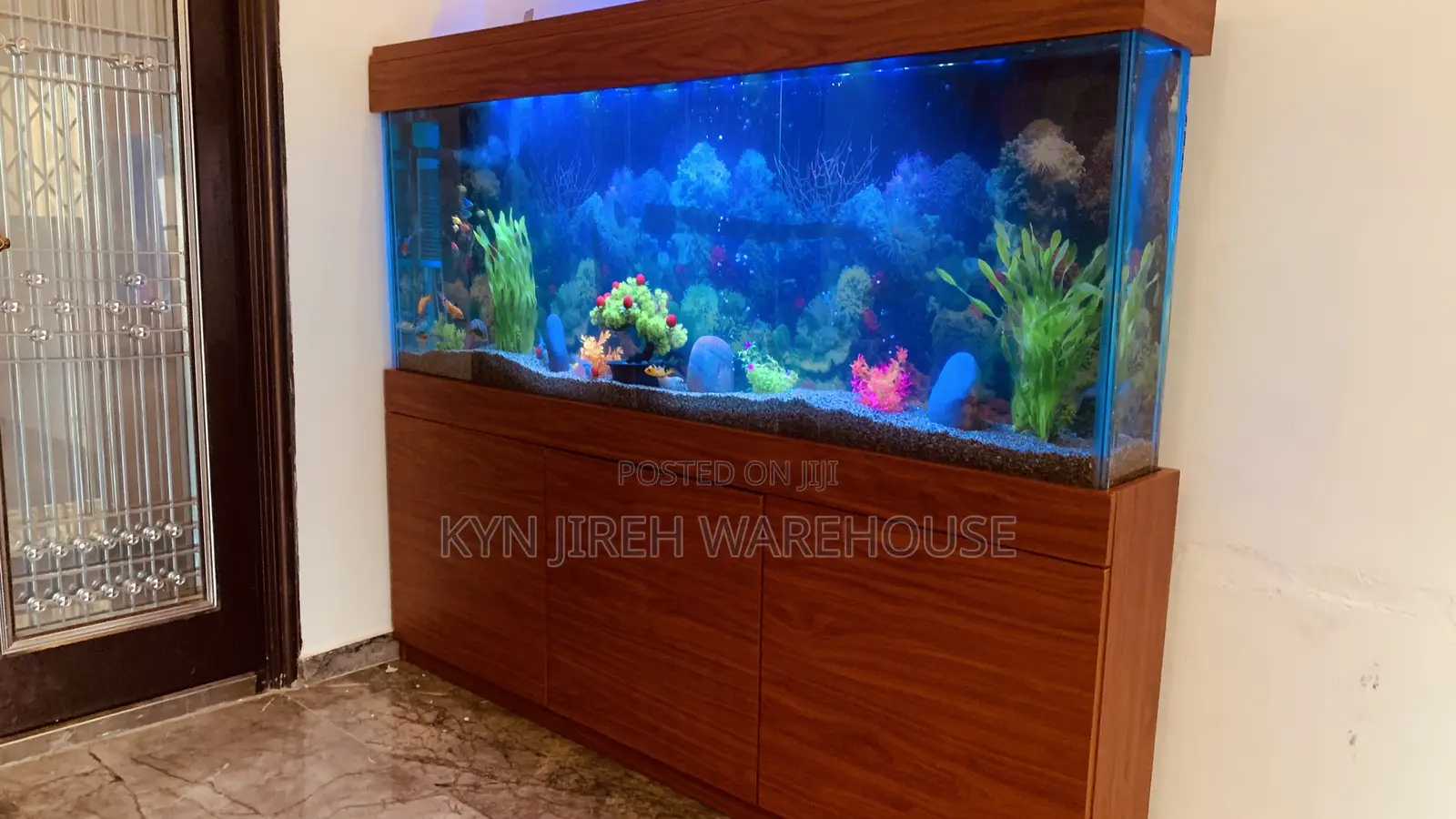 Brown Aquarium With 15 Fishes