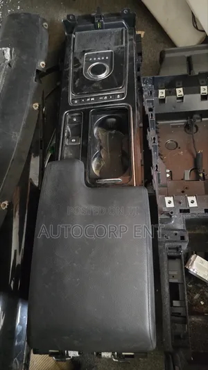 2017 - 2020 Jaguar Xe/ Xf/ F Pace Center Console Assembly