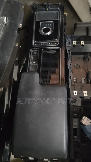2017 - 2020 Jaguar Xe/ Xf/ F Pace Center Console Assembly
