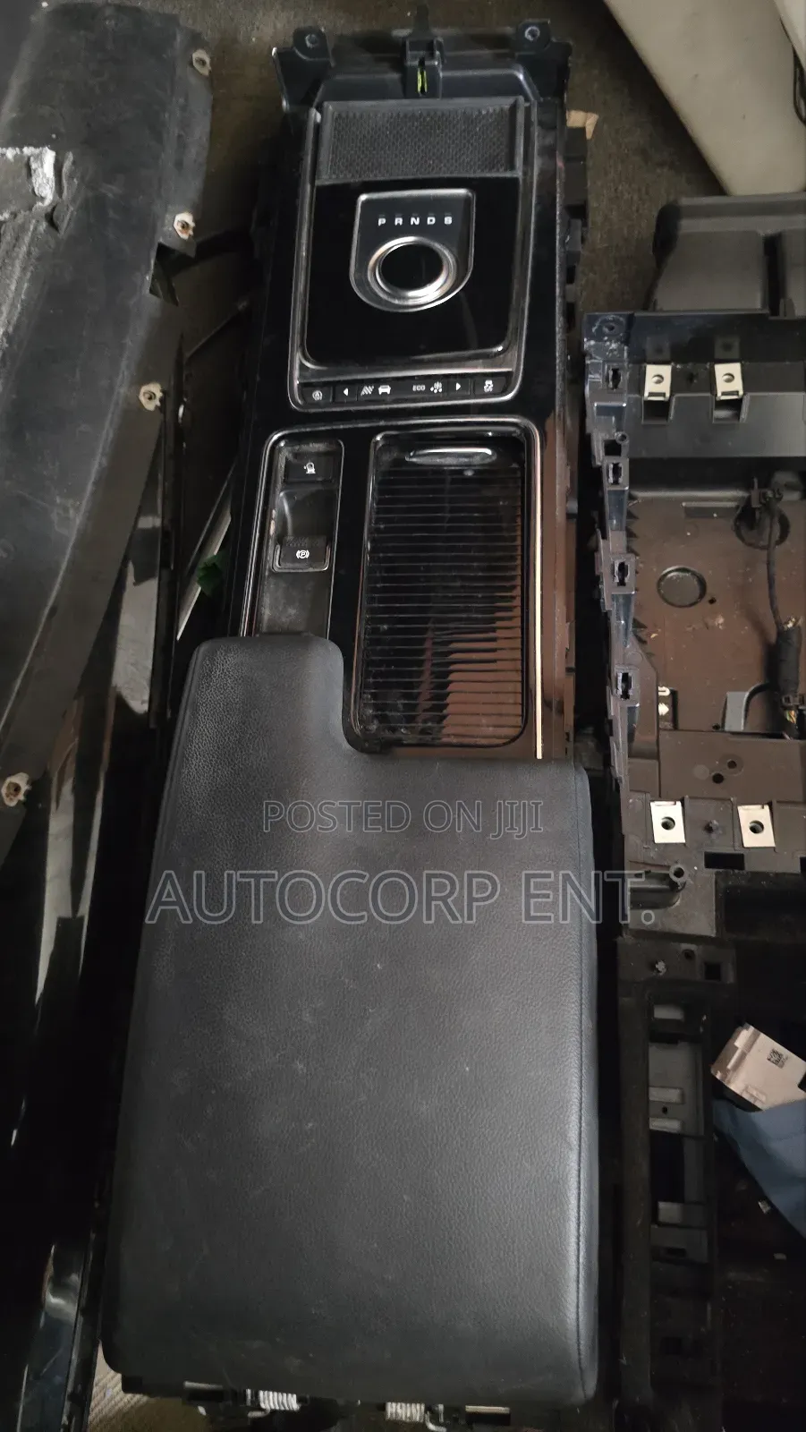 2017 - 2020 Jaguar Xe/ Xf/ F Pace Center Console Assembly