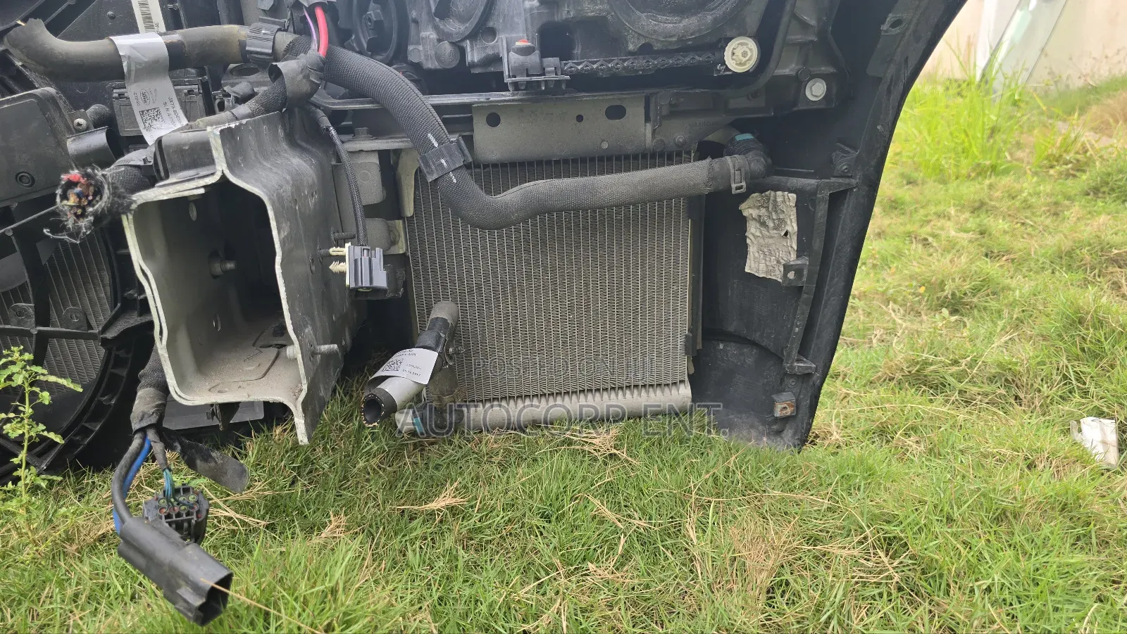 Jaguar Xe 2017 - 2019 Front Cut