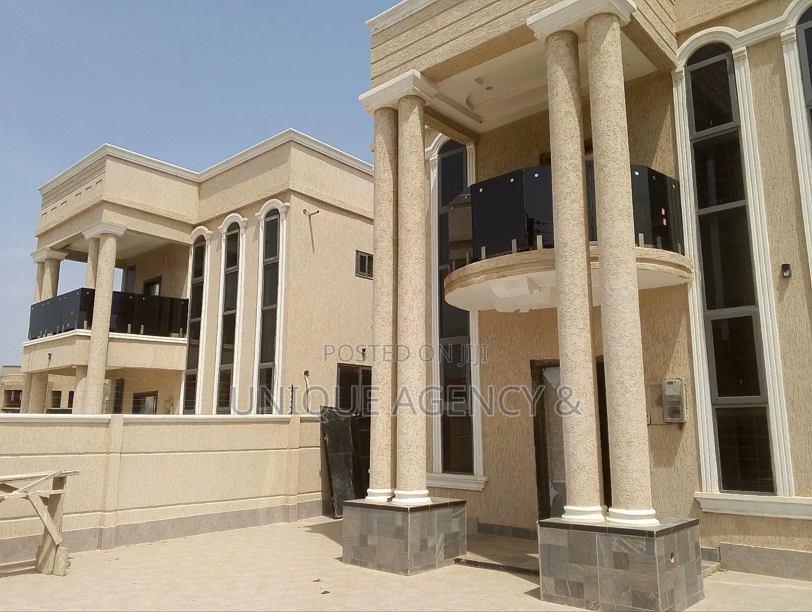 4bdrm Duplex in East Legon for sale