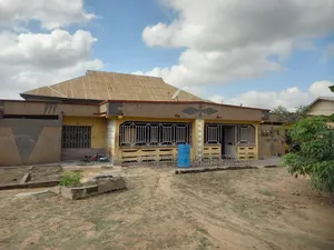 8bdrm House in Duase New Site, Kumasi Metropolitan for sale