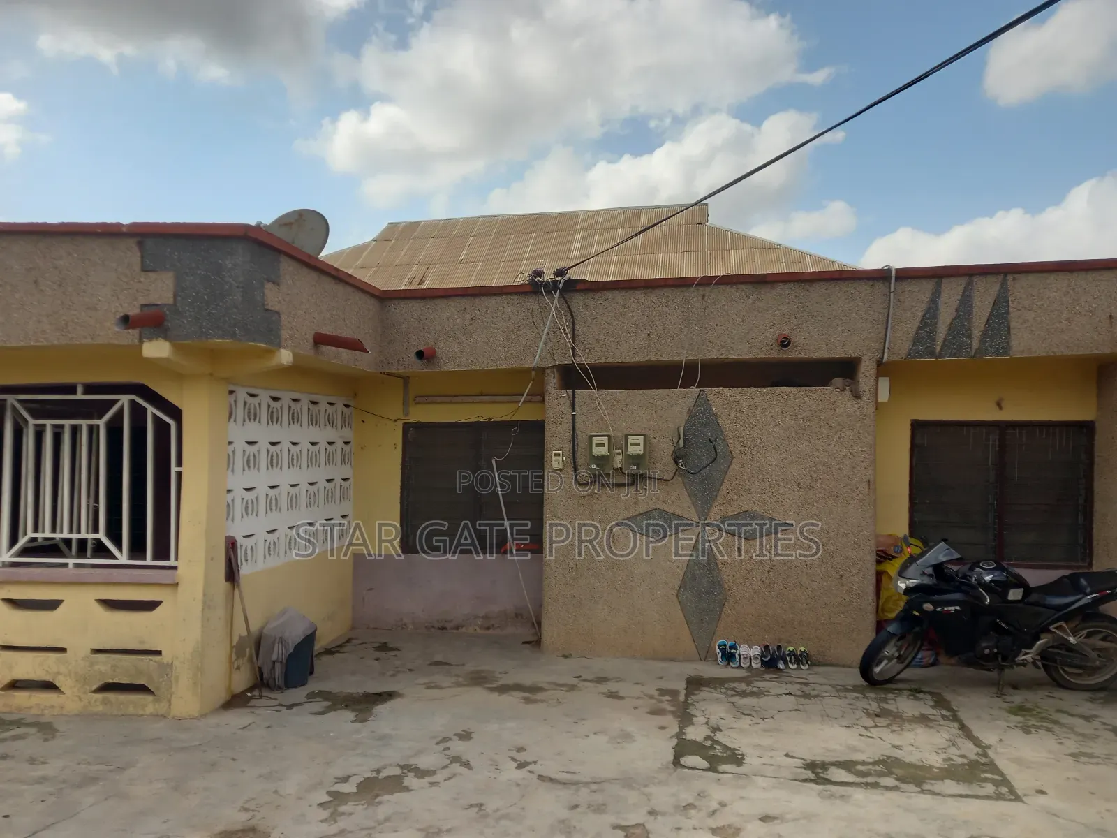 8bdrm House in Duase New Site, Kumasi Metropolitan for sale