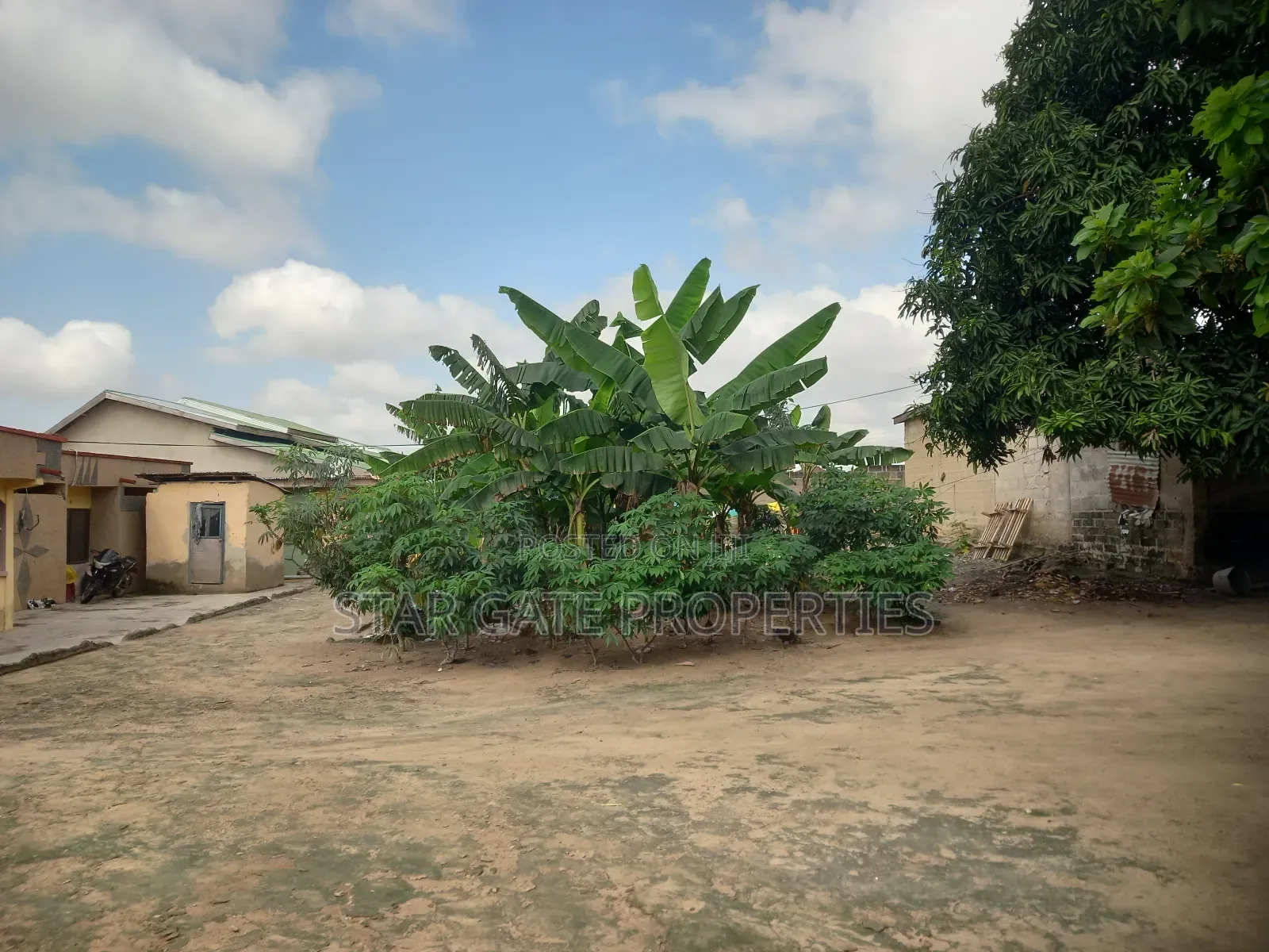 8bdrm House in Duase New Site, Kumasi Metropolitan for sale