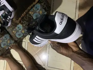 Adidas Sneakers UK Standard!