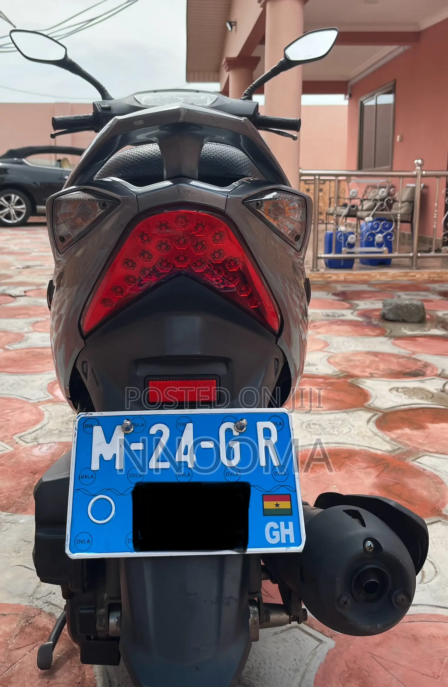 Suzuki GSR 2012 Gray