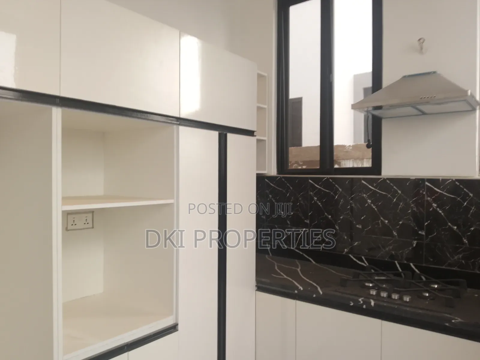 3bdrm House in Dki Properties, Adenta for sale