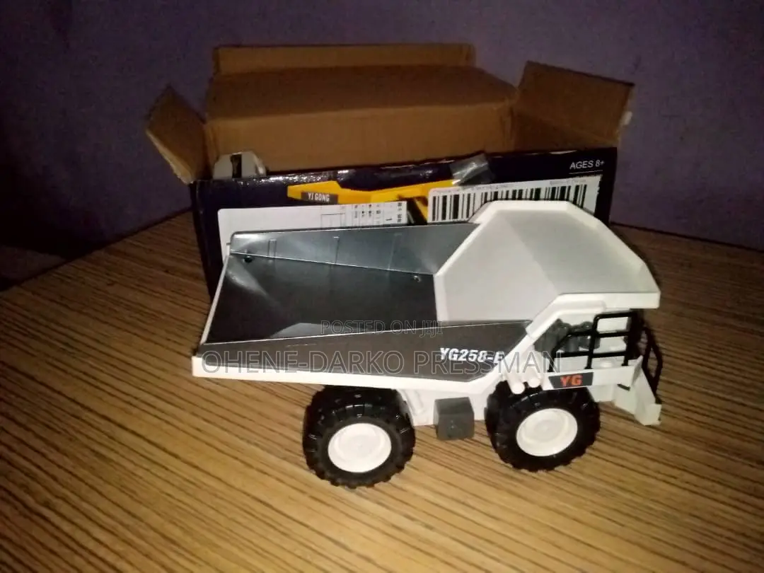 9ch Dump Truck