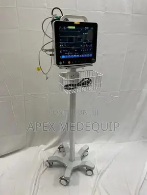 Multiparameter Patient Monitor + Stand ( Cardiotech )
