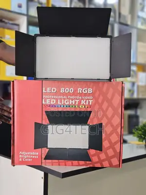 Led 800 RGB Varicolor Video Light With Battery and Stand