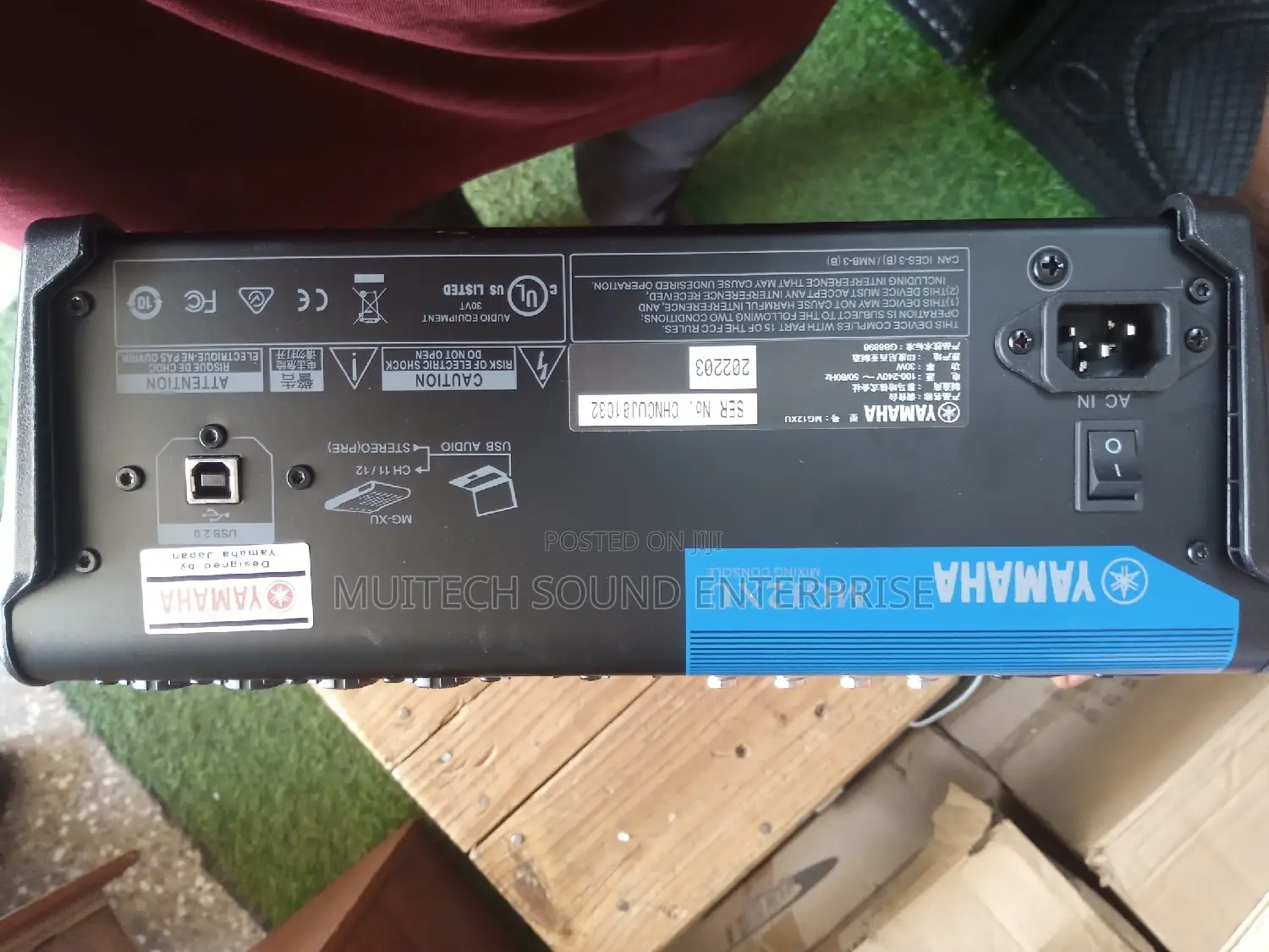 Yamah Mixer (Mgxu 12 Channels)