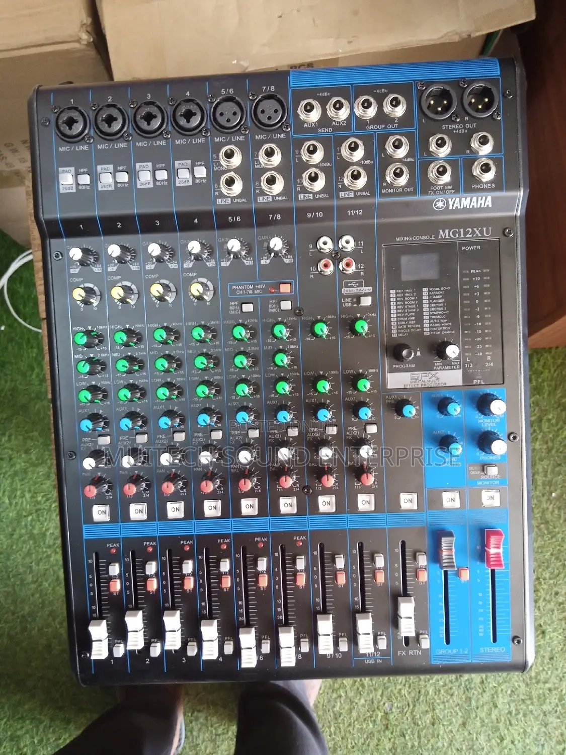 Yamah Mixer (Mgxu 12 Channels)