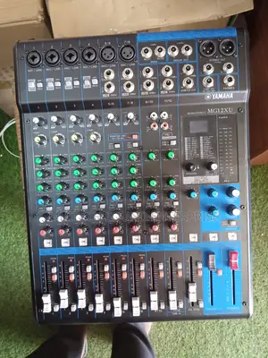 Yamah Mixer (Mgxu 12 Channels)