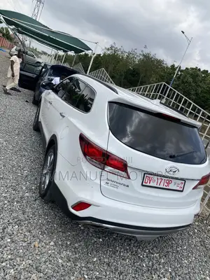 Hyundai Santa Fe 2017 White