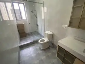 5bdrm Mansion in Adjinganor, East Legon for sale