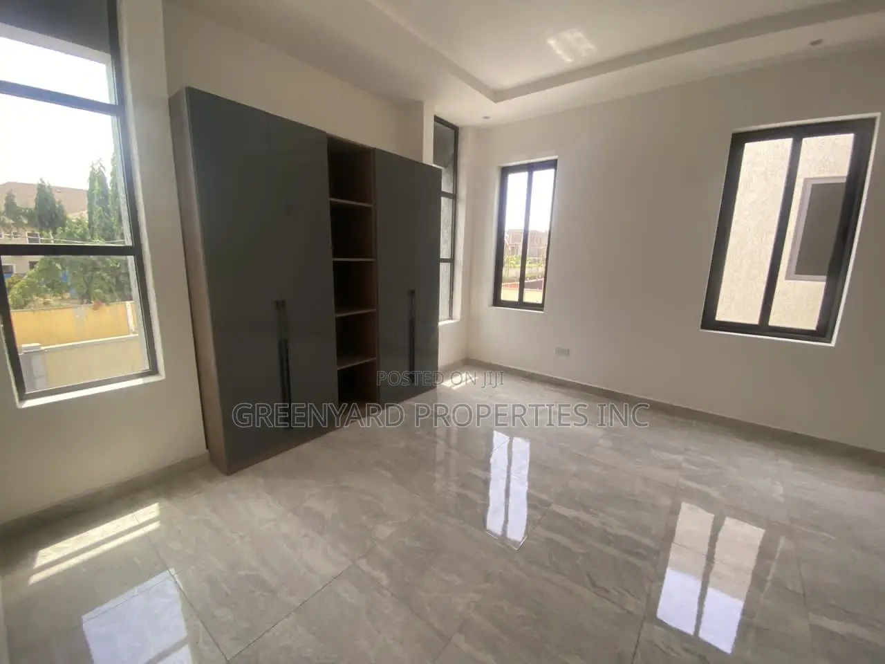 5bdrm Mansion in Adjinganor, East Legon for sale