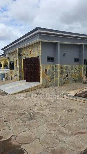 5bdrm House in Dki Properties, Adenta for rent